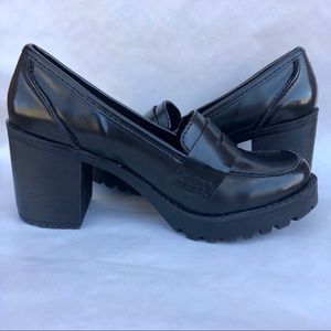 Dolce by Mojo Moxy Vintage Style Loafer
